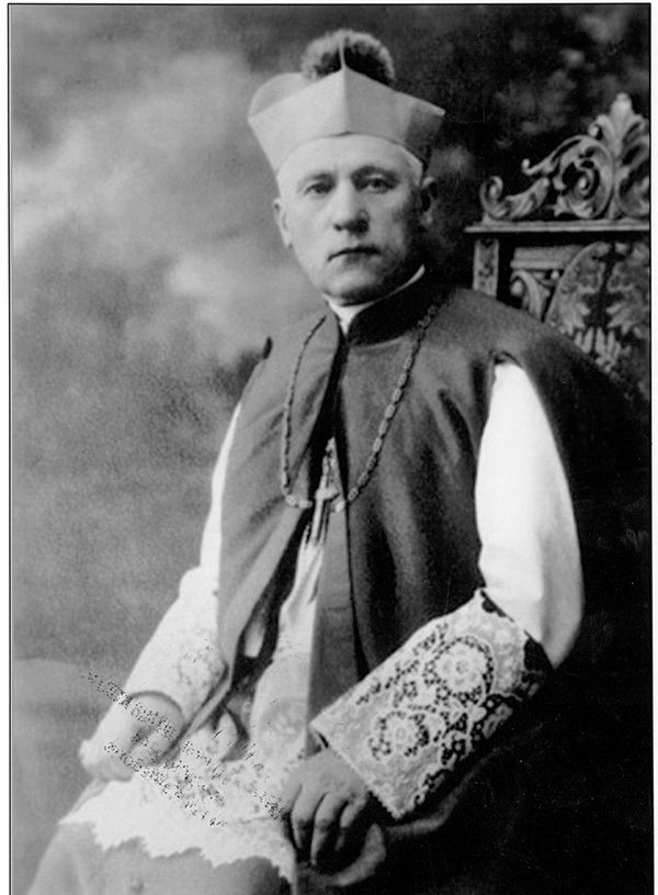 Pal. arkivyskupas Teofilius Matulionis 1943 m. Kaišiadoryse